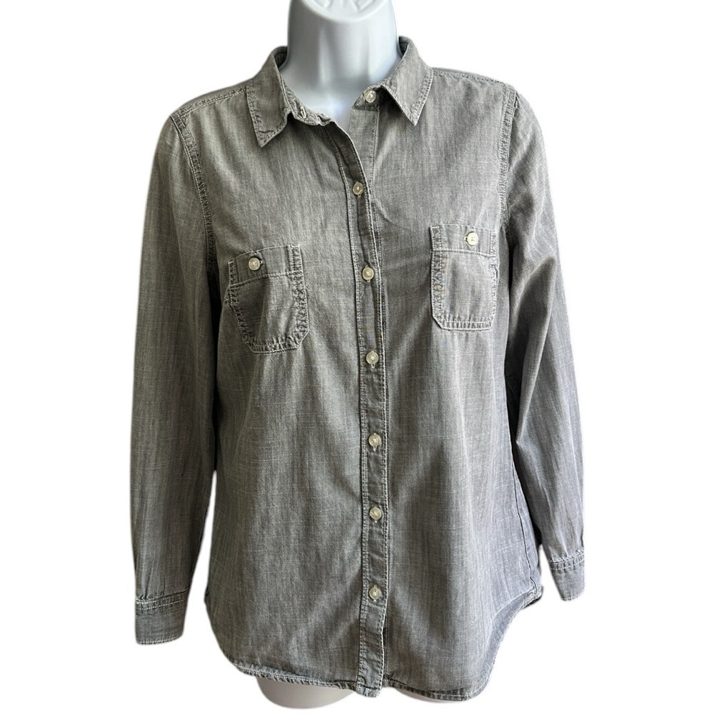 ✨3 for $18✨ Women’s Gray Denim Button Down Shirt